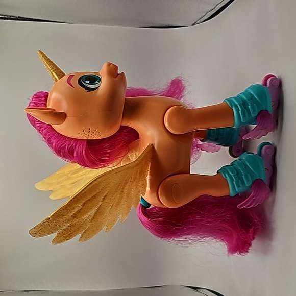 My Little Pony: A New Generation Sing 'N Skate Sunny Starscout Toy - No Mic - Picture 4 of 6